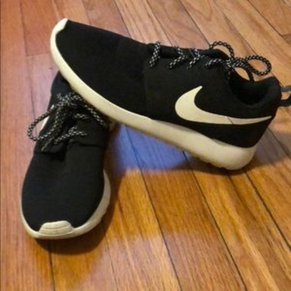 Black Nike Shoes